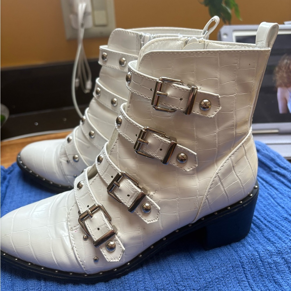 Catherine Melandrano White Leather Heeled Boots size 6